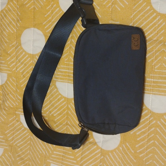 CC Nylon Sling Fanny Pack - Picture 3 of 5